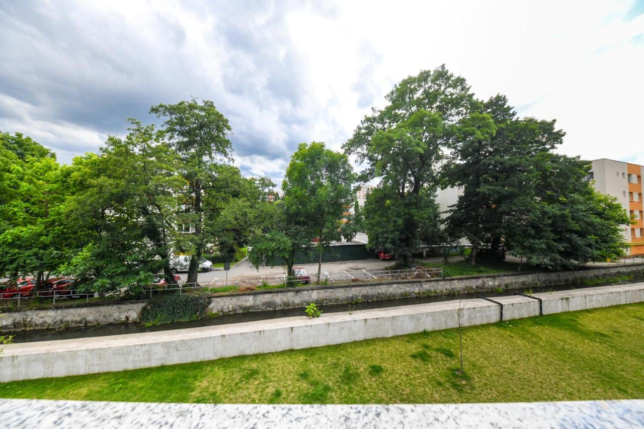 Modern Apartment in a Quiet Area Cluj-Napoca Exterior foto